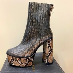 NIB Azalea Wang Dreamer, snakeskin print transparent platform boots, size 9